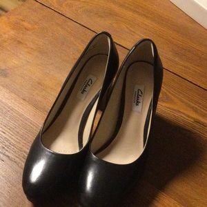 Clarks, size 8 black 3 in. Never been wore